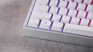 XTRFY MX 3.1櫻桃的左下角,帶有RGB照明