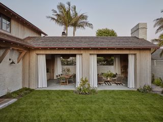 outdoor dining room