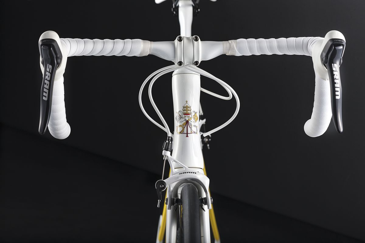 The Specialized Venge presented to Pope Francis by Peter Sagan
