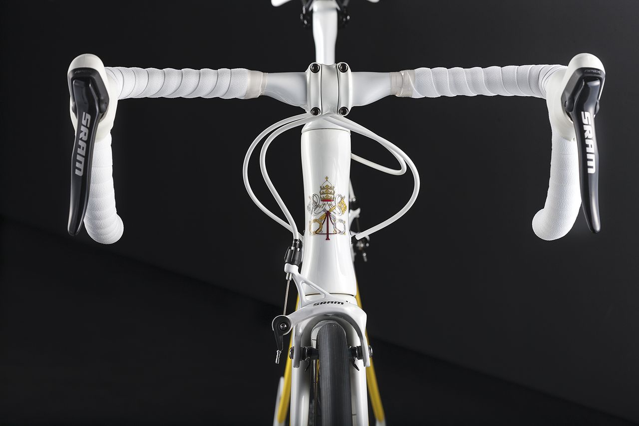 The Specialized Venge presented to Pope Francis by Peter Sagan