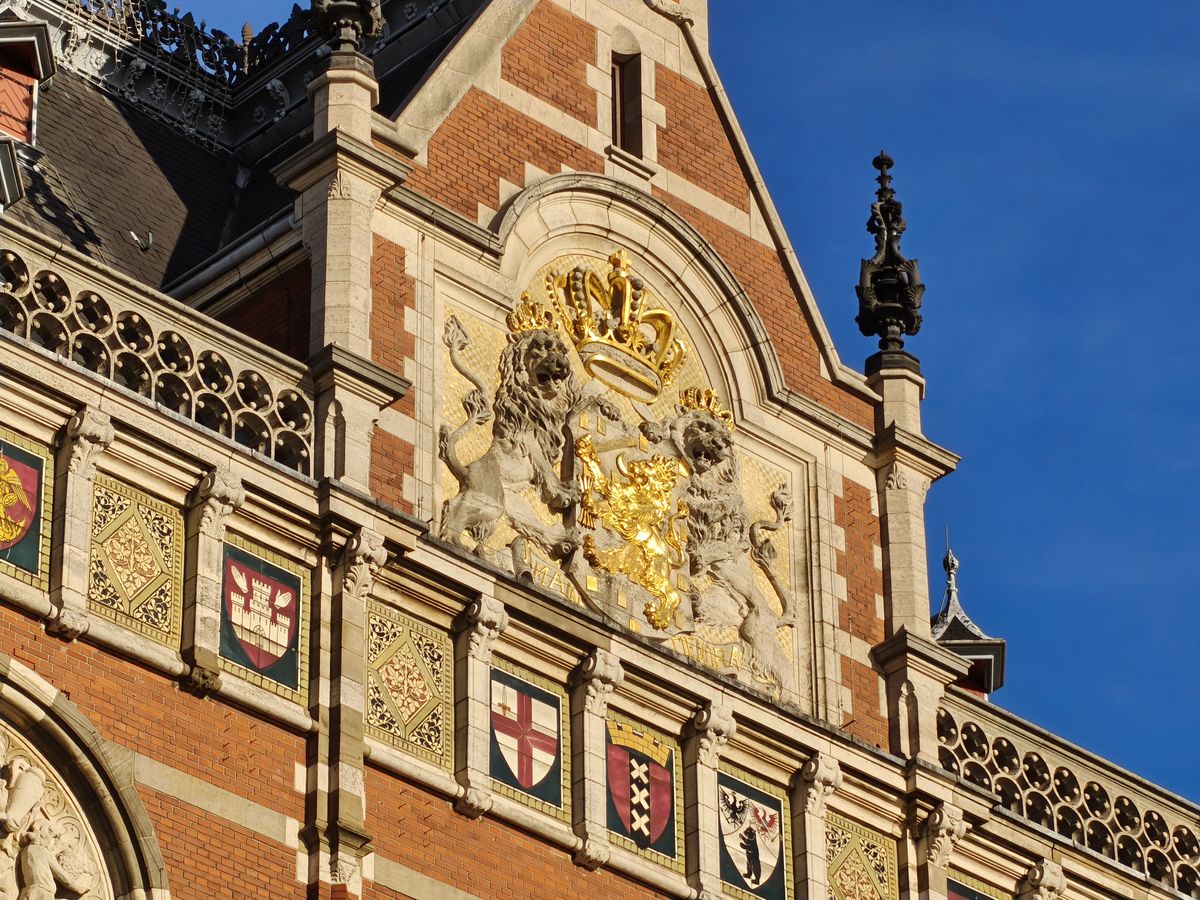 Oppo Find X8 camera sample Amsterdam Centraal 6x zoom