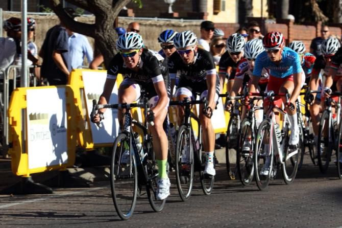 The bunch caught the leaders with five laps to go. Macpherson and Whitburn (Liv Giant) immediately went to the front
