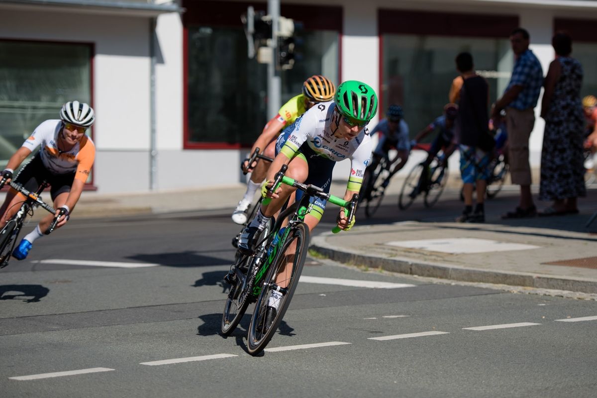 Annemiek van Vleuten (Orica AIS) leads the chase but they are too far back with a little over 10km to go at Th&Atilde;&frac14;ringen Rundfarht