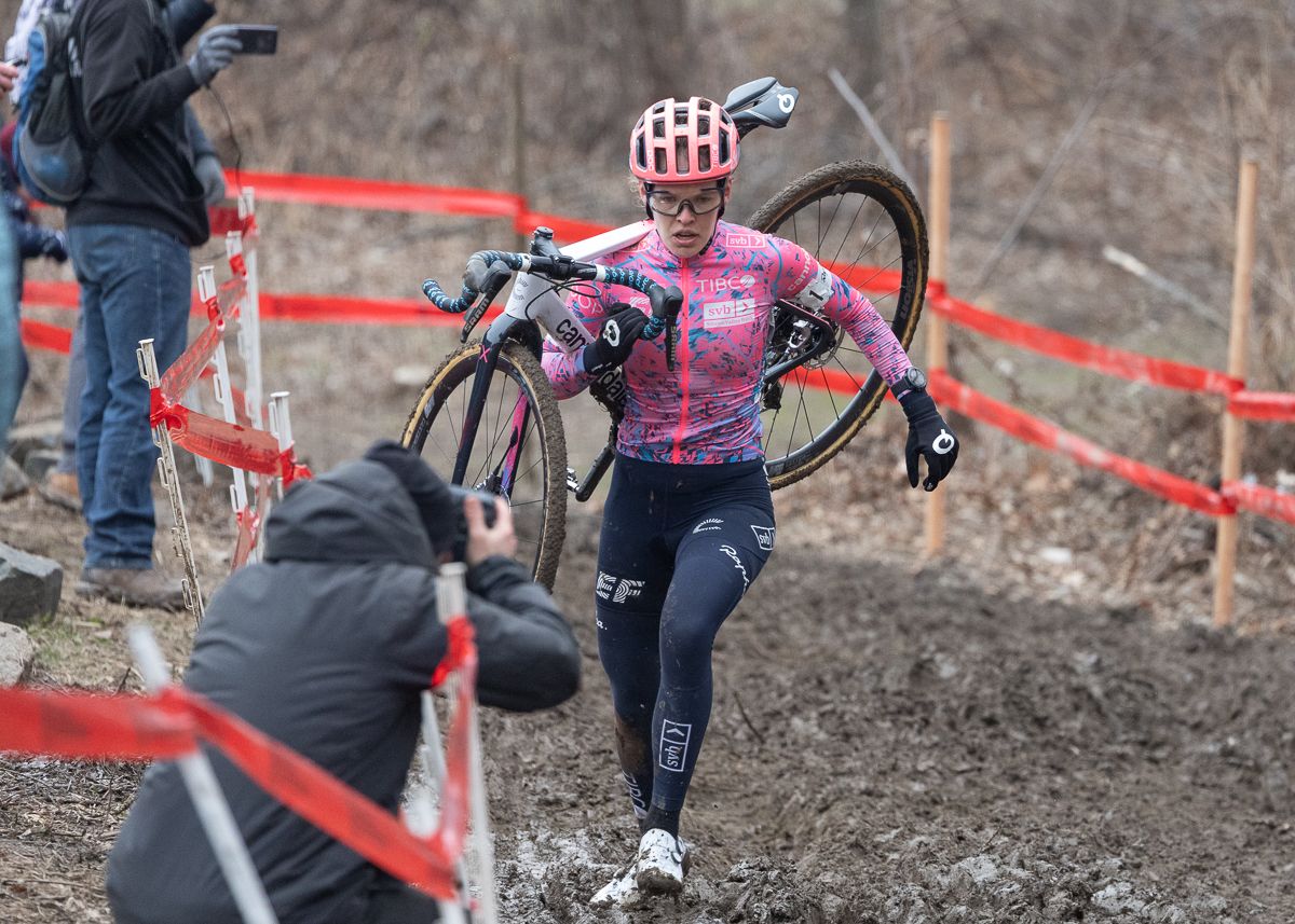 Clara Honsinger (EF Education First - Tibco - SVB) established a commanding lead midway through the race.
