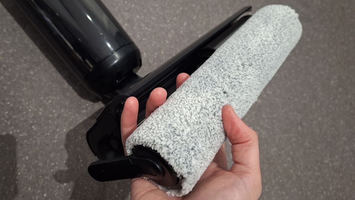 Hoover HW3 roller removed and held in tester's hand