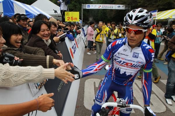 Robbie McEwen (Katusha) is popular wherever he goes.