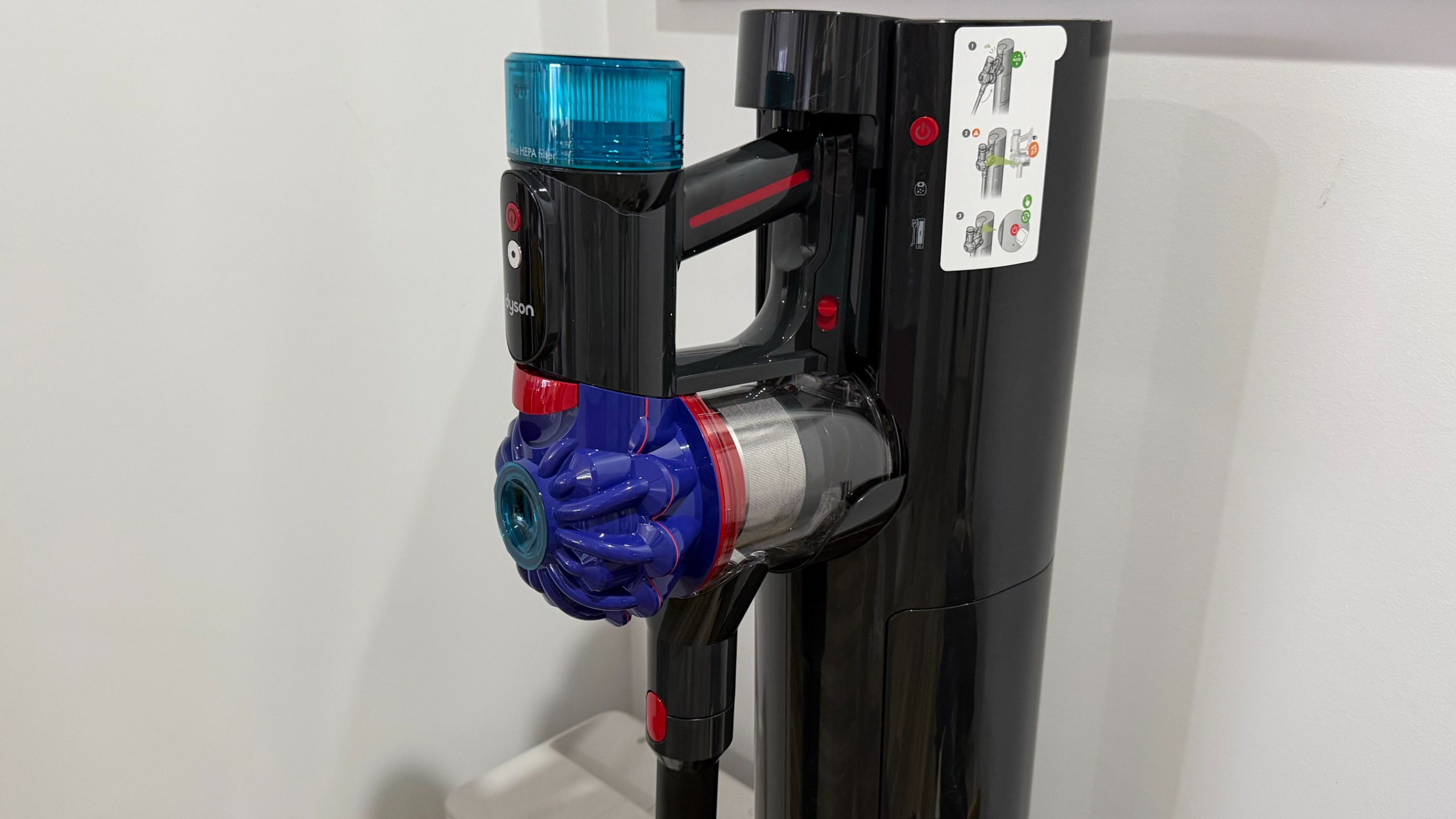 Dyson V10 Konical in dock