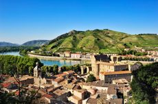 Tournon-sur-Rhone-et-les-coteaux-de-Tain-lHermitage-France.-630x417-1.jpg