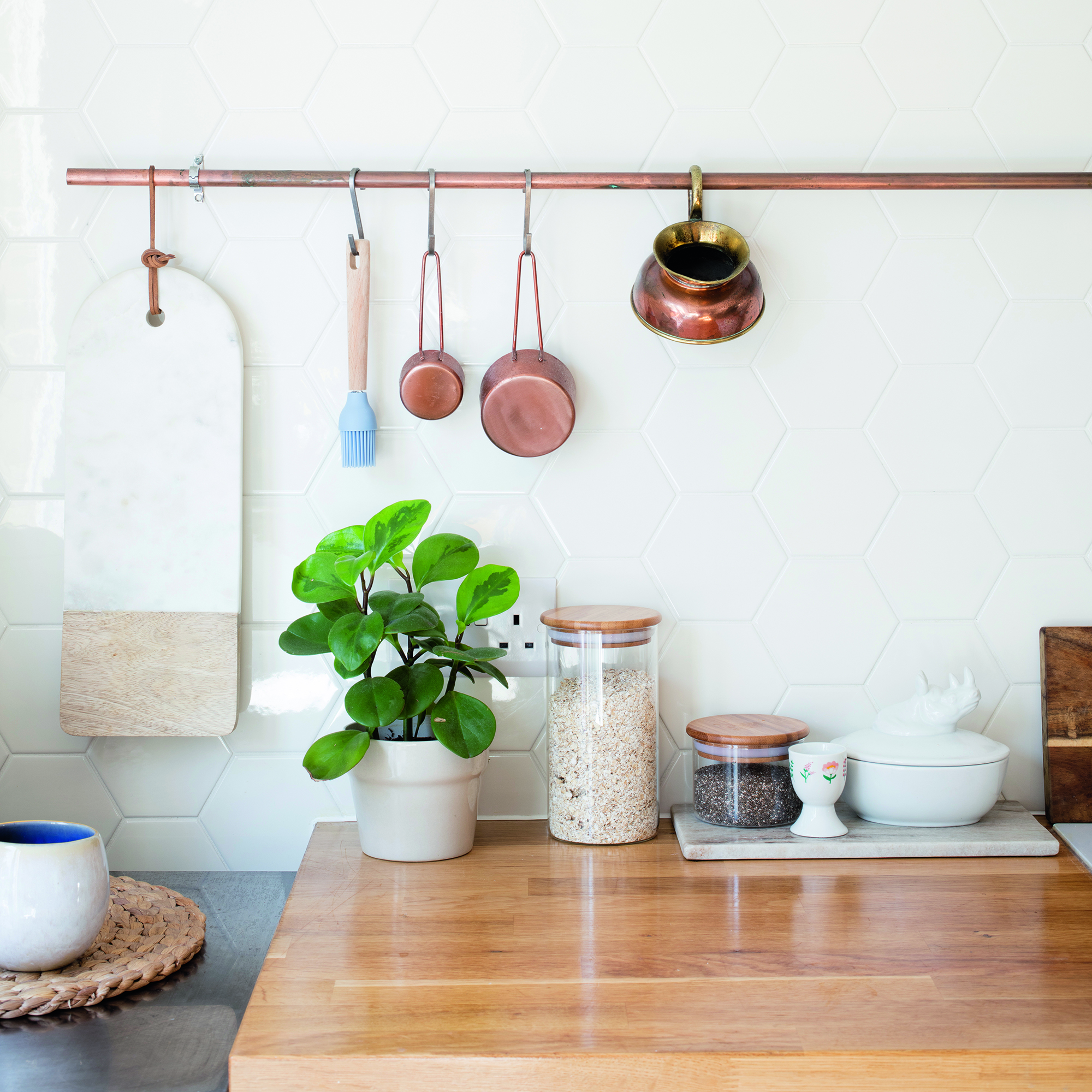 Pot rail in kitchen