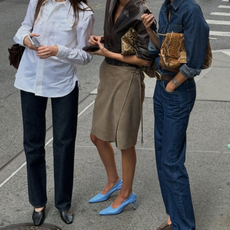An image of three New York influencers wearing autumn outfits and autumn trends, like tuxedo shirts, jeans and heels