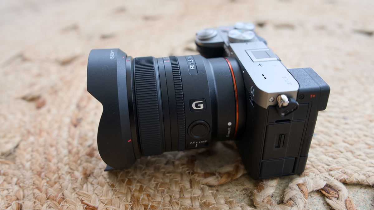 Sony FE 16mm F1.8 G lens indoors