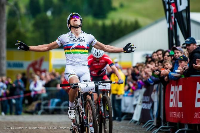 Nino Schurter wins by two seconds