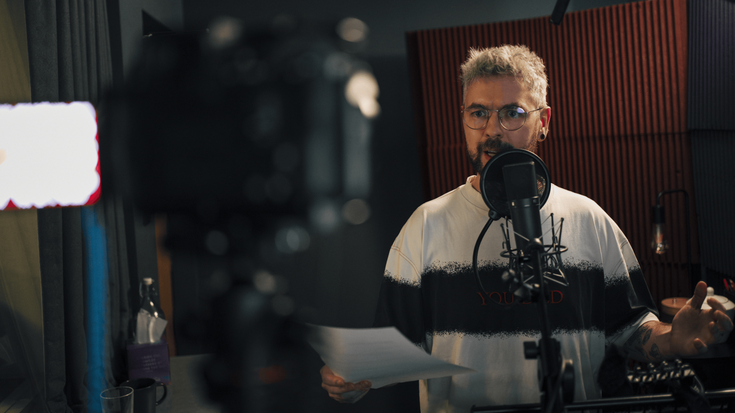 Content creator Se&aacute;n McLoughlin in the recording both for the latest Hitman DLC.