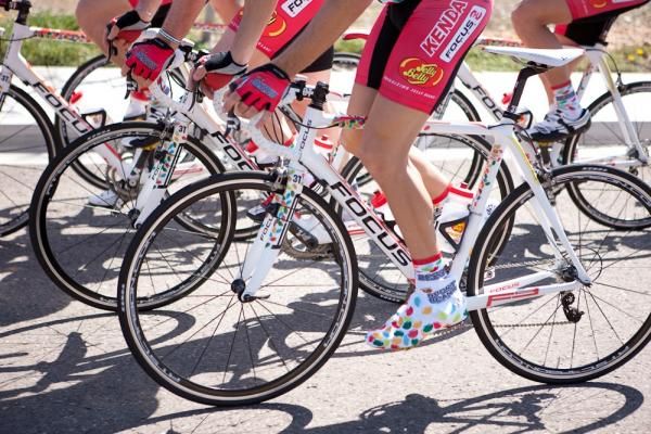 Even Jelly Belly-Kenda's shoe covers are feeling beanie.