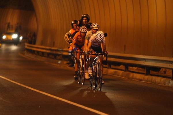 The leaders in the tunnel on the penultimate climb