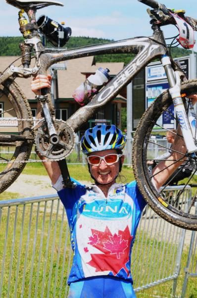 Catherine Pendrel (Luna Women's MTB) and her full-suspension Orbea