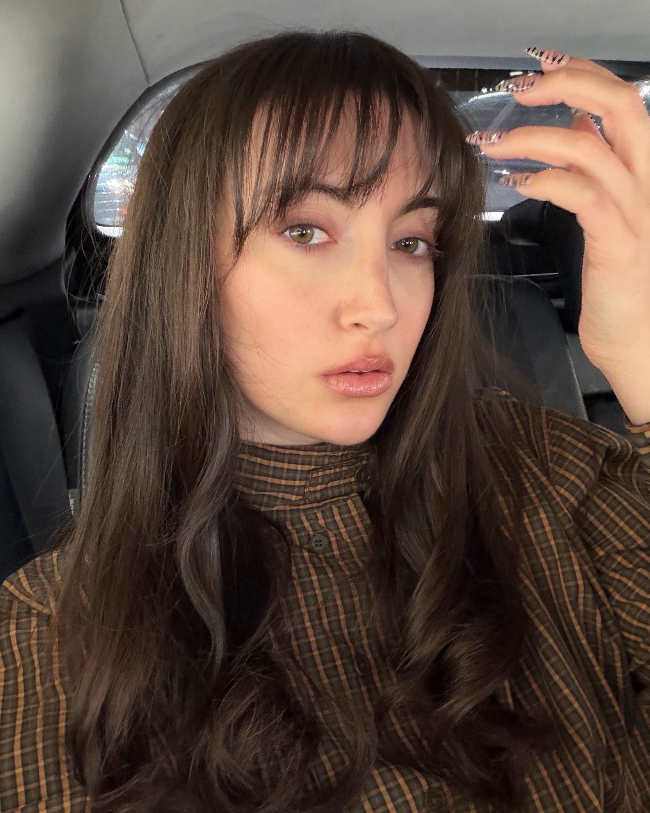 selfie of www associate beauty editor alyssa brascia