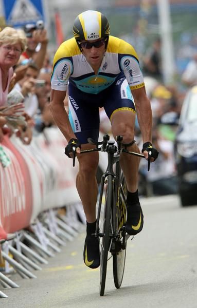 Lance Armstrong (Astana) begins his first Tour in four years with a 10th place finish.