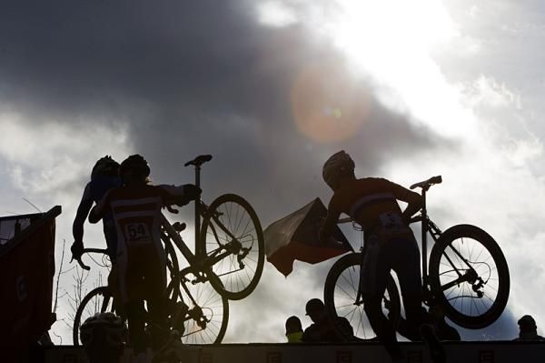 Dark clouds but no snow for the races on Saturday