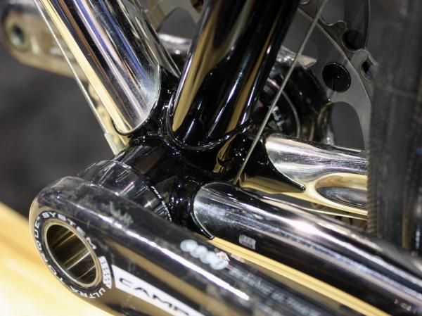 Polished Reynolds 953 tubes mate to the painted bottom bracket shell.
