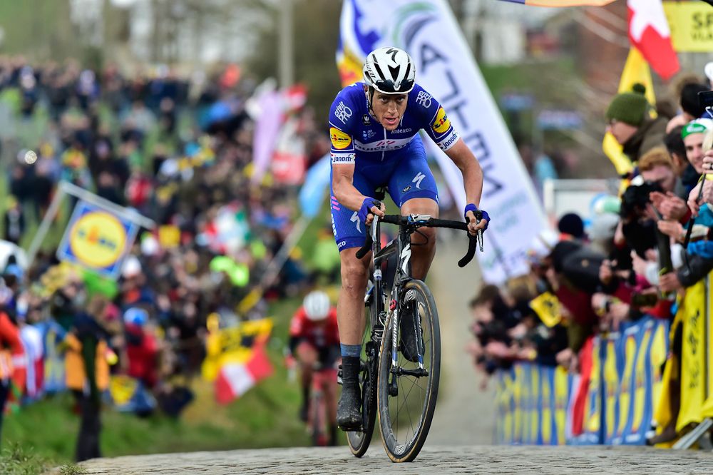 Niki Terpstra catches and drops the early breakaway riders at Tour of Flanders
