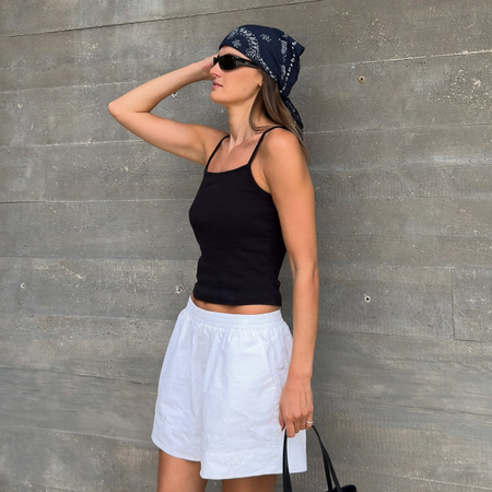 Influencer wearing heat-wave proof summer outfit.