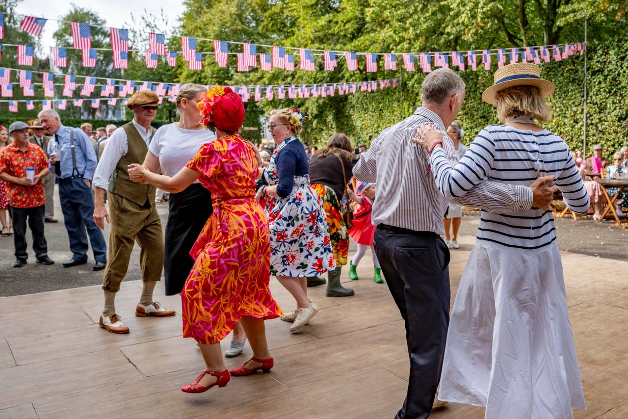 Images from the Revival. Fast cars, people in vintage dress, everyone having a nice time.