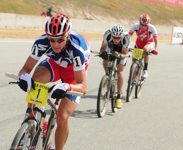 Todd Wells (Specialized) attempts to work over Jeremiah Bishop (Cannondale) after Max Plaxton joined them
