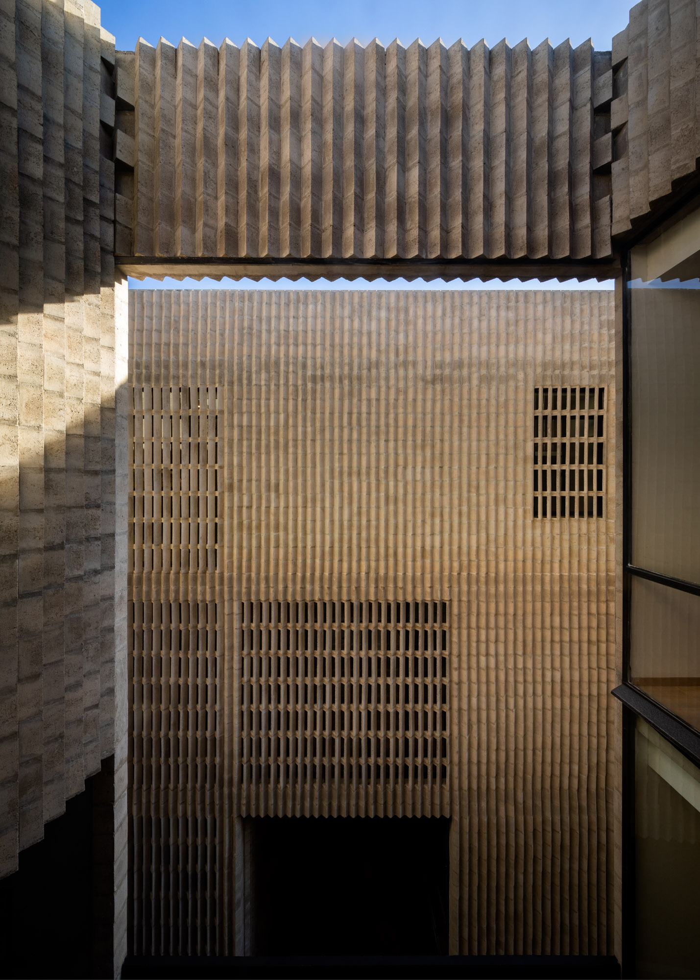 The Mar Tirreno residential complex in Mexico City, with its façade of undulating concrete blocks punctuated by latticework sections.