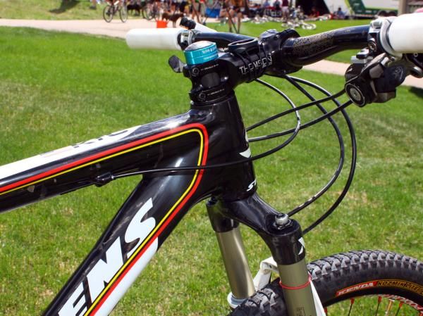 The front end of the Stevens Scope carbon hardtail features an integrated 1 1/8" head tube.