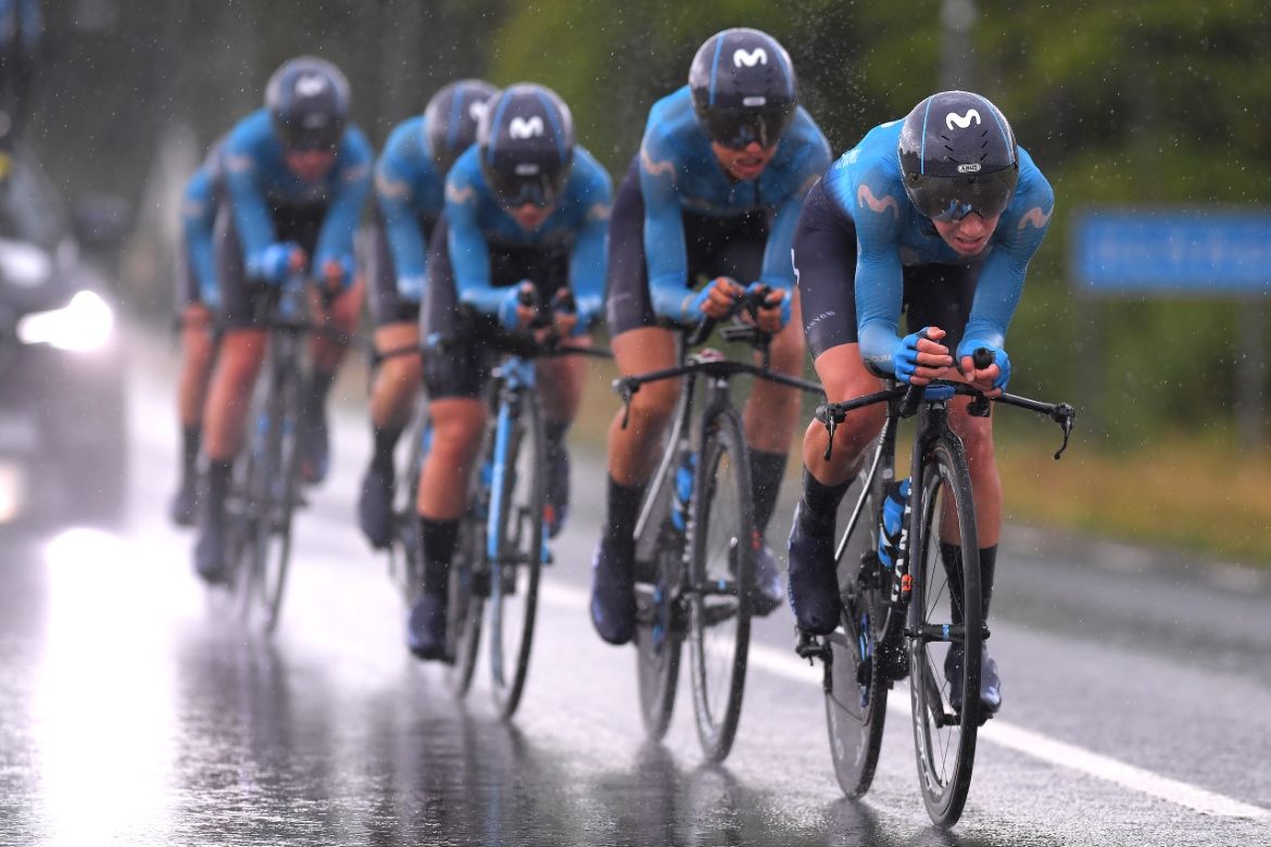 The Movistar team try to stay together