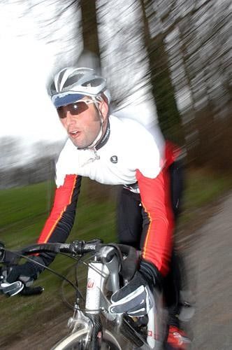 Descending on cobbles can be pretty frightening, but the MF1 frame takes them in stride.