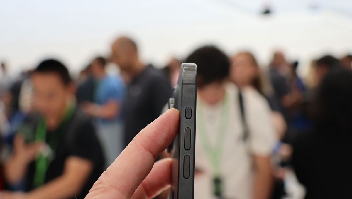 what can the iphone 15 action button do