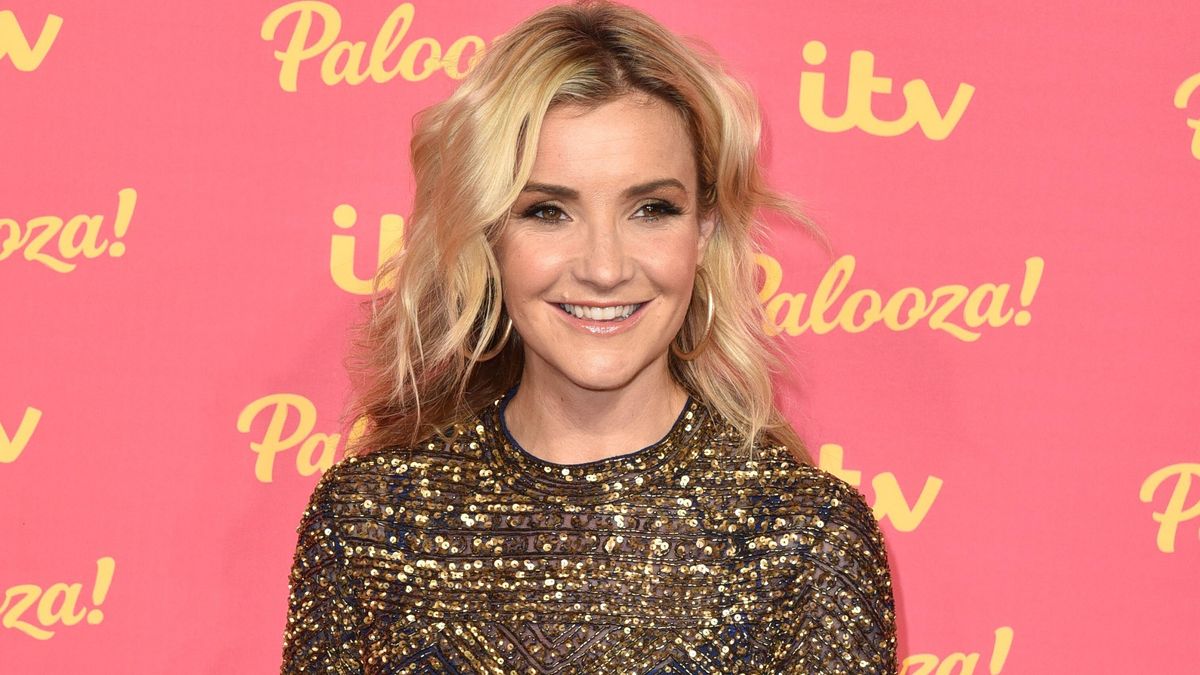 Helen Skelton nous a montré exactement comment porter le rose bébé tout au long de février