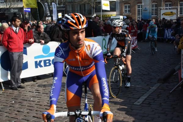Carlos Barredo (Rabobank) samples the atmosphere in Roeselare.
