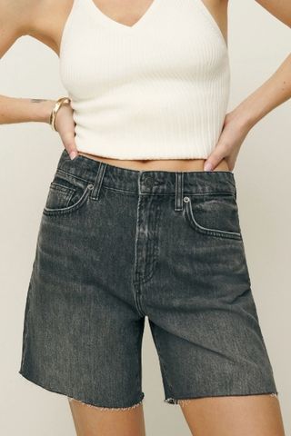 Loose denim shorts “Raye” with a medium waist