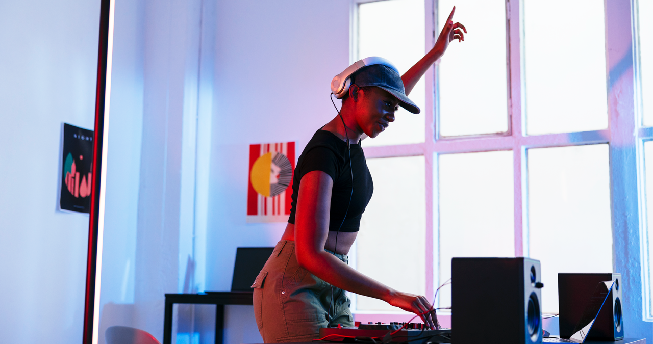 DJ