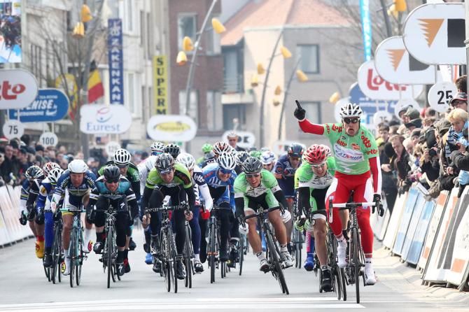 Alexander Kristoff (Katusha) wins stage 3a ahead of Sacha Modolo (Bardiani Valvole-CSF Inox) and Elia Viviani (Cannondale)