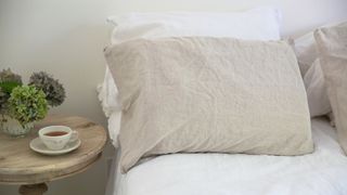What is the ideal temperature for sleeping - image of linen bed sheets on bed