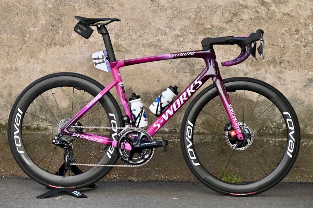 Peter Sagan gets new ciclamino Specialized Tarmac SL7 at Giro d