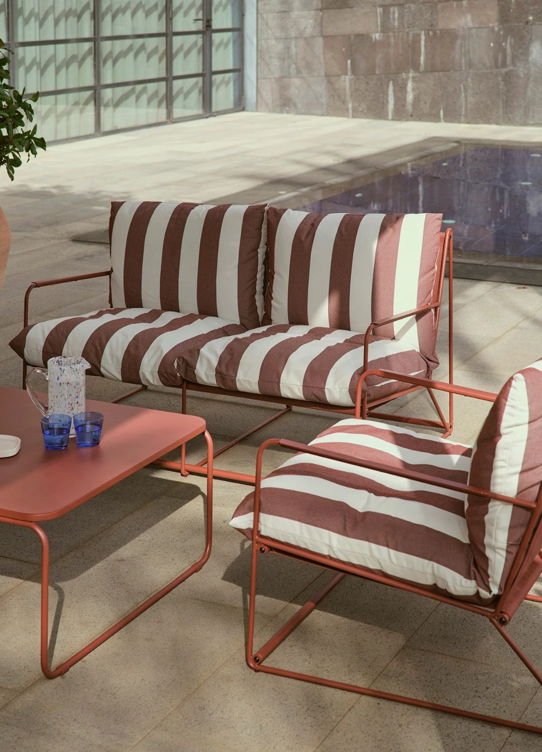 picture of burnt orange garden furniture set with metal framing