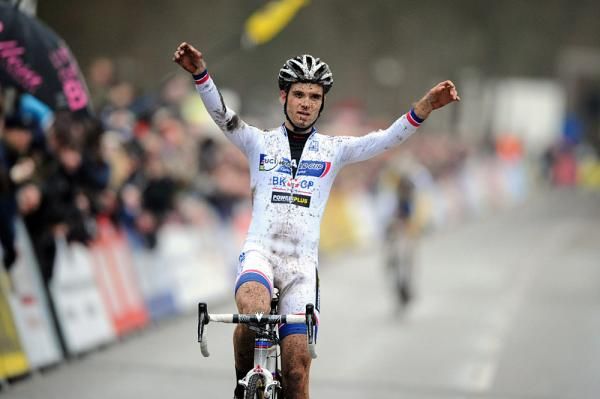 Niels Albert crosses the line for the win in Hoogerheide