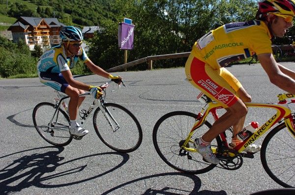 Alberto Contador (Astana) on the wheel of race leader Alejandro Valverde.