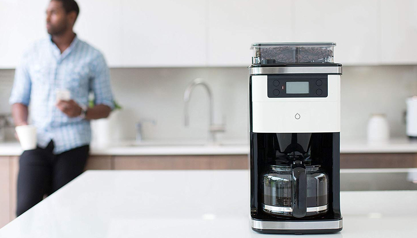 This smart coffee machine will wake you 