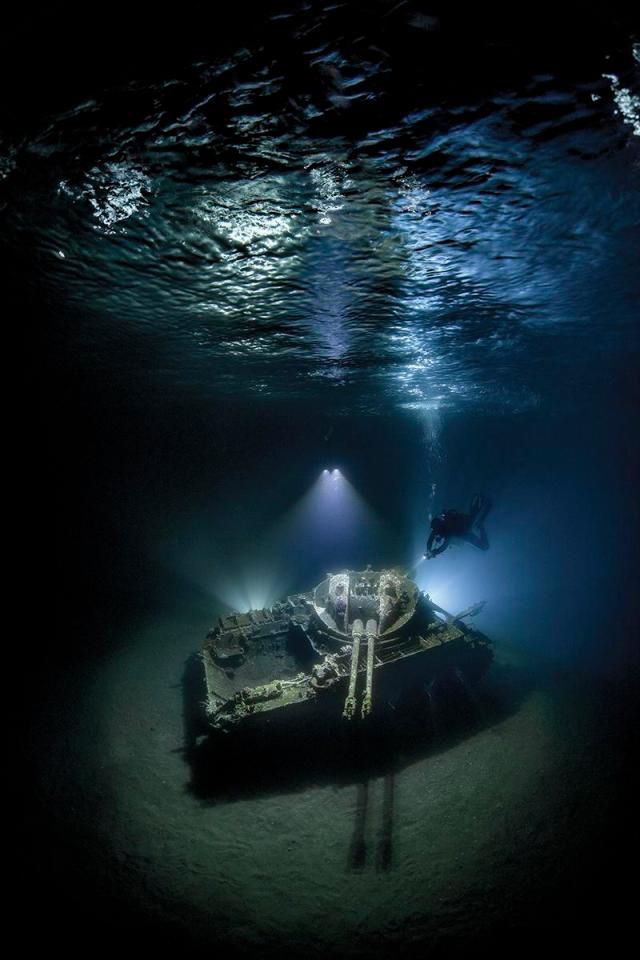 1st PLace, Wide Angle: &copy; Alex Dawson / Scuba Diving magazine