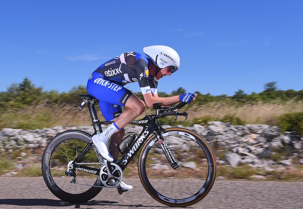 Dan Martin en route to the finish of the stage 13 time trial at the 2016 Tour de France.