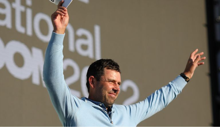 Schwartzel acknowledges the crowd after his win