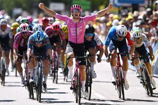 Tour de l'Ain: Noah Hobbs claims opening stage win in Bourg-en-Bresse