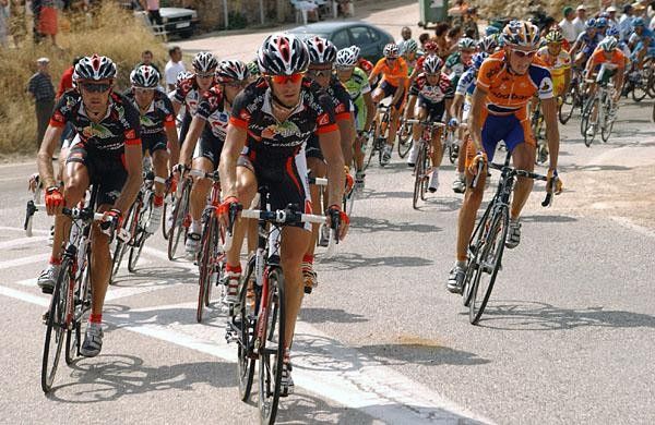 As did with the leaders jersey on their teammates back