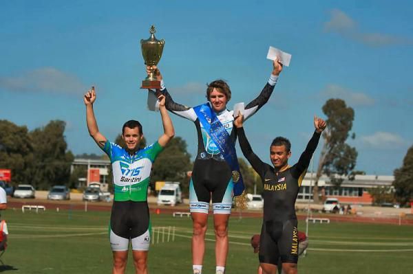 Men's wheel race podium (L-R): Peter Loft, Jackson Law and Azizulhasni Awang.